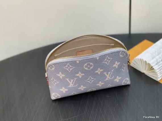 First bag Louis Cosmétique Pochette Vuitton PM 0617